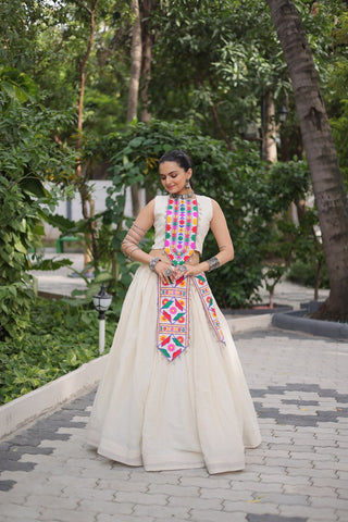 Rangilo Garba Look